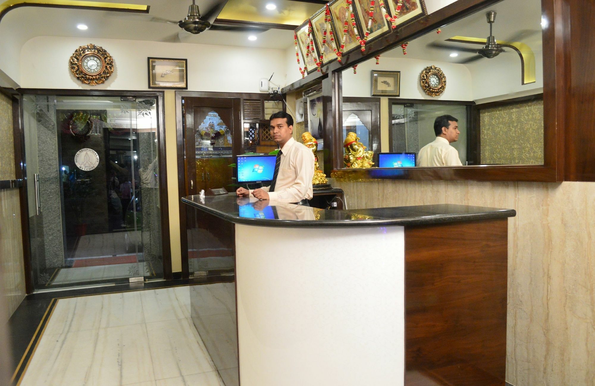 Hotel Abhinandan Inn Dzsaipur Kültér fotó